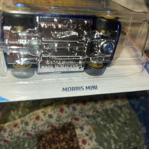 2019 Hot Wheels Super Treasure Hunt Morris Mini Sharp Looking Car DAMAGED CARD - Picture 3 of 12