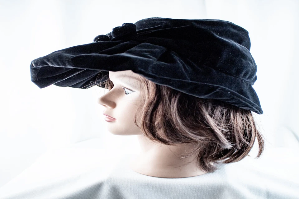 Antiguo sombrero boina BRIAR CLIFF de terciopelo negro liso para mujer de 1920 talla S 6,3/4 Foto 3 de 4