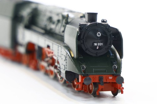 Locomotora de vapor de alta velocidad Arnold HN2663 DR BR18 201 verde 311324 | Condition: Used