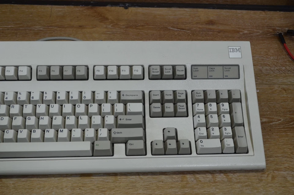 Teclado vintage IBM AT (Silver Label) modelo M, Clicky, P/N 1390131 Foto 4 de 4