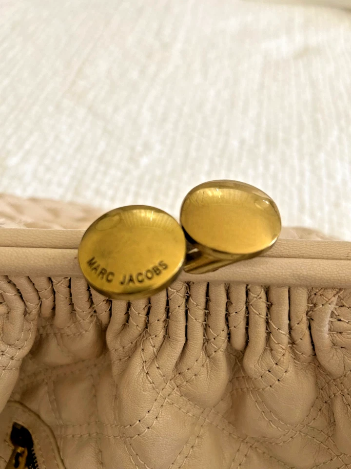 Bolso de mano Marc Jacobs acolchado de cuero - marfil/crema con herrajes en tono dorado Foto 4 de 4