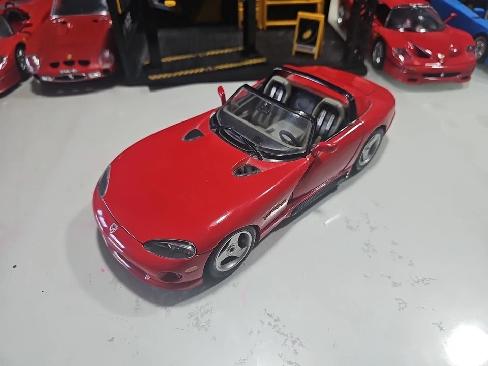 BURAGO Dodge Viper RT/10 Red Diecast 1/18 - Immagine 2 di 4