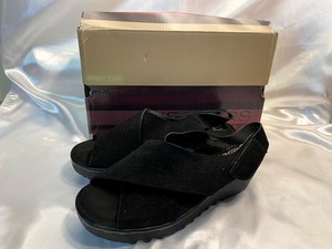 wide fit skechers sandals