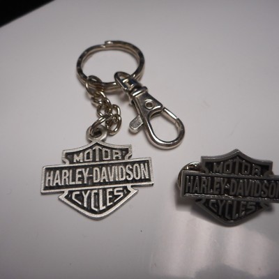 HARLEY DAVIDSON ***** CLASSIC SHIELD ***  PEWTER KEY CHAIN AND PIN BEAUTIFUL 