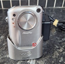 Fujifilm FinePix F601 Zoom Digital Camera With Cradle