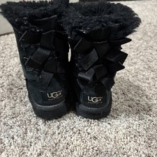 UGGS Mini Bailey Bow Black Boots Kids Girls Size 7 Sheepskin Toddler