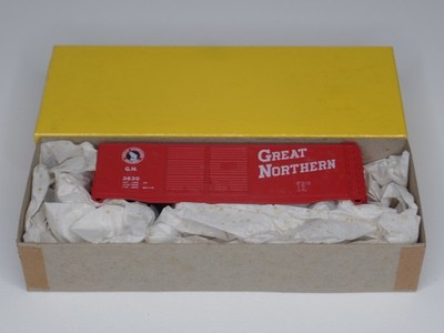 Accurail HO Scale 1:87 #3007 Great Northern 40' Double Door Box Car GN #3630 Kit