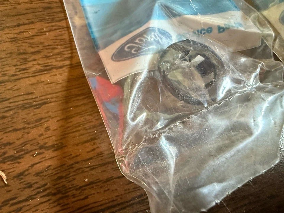 Nuevo de Lote Antiguo 1962 1963 1964 Ford Fairlane Cerradura Puerta Perilla Ojal Par C2OZ-622199-B Foto 2 de 3