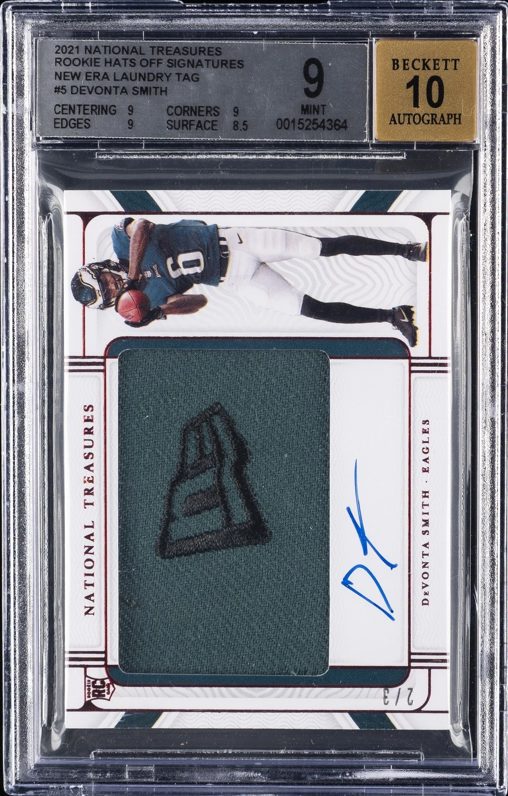 DeVonta Smith Panini National Treasures Rookie Hats Off Signatures #DS NFL Shield Laundry Tag