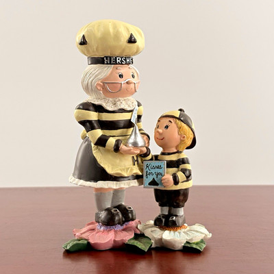Hershey's 2003 Collectible Advertising Figurine Candy & Nuts, Multicolor