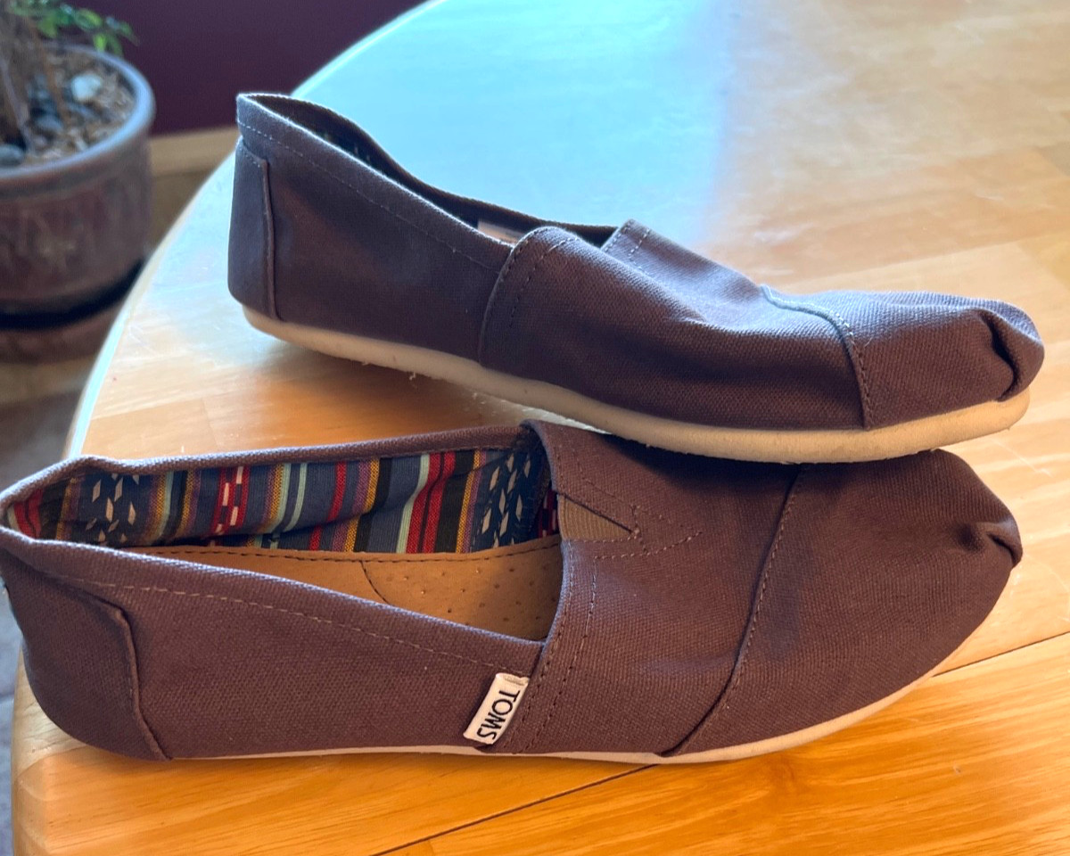 toms womens shoes size 10 W grey excellent condition