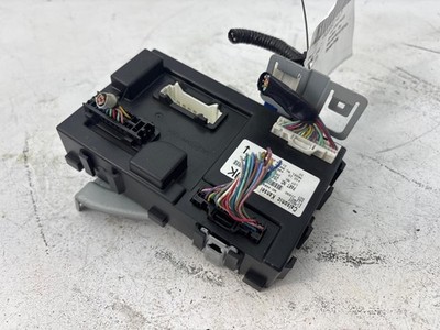 2013 Nissan Juke Cabin Fuse Box OEM 284B11KM2E / 2111B-BN009