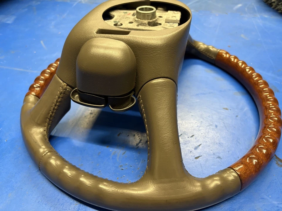 Chevrolet GMC Cadillac VD 1998-2002 cuero neutro madera grano volante Foto 4 de 4