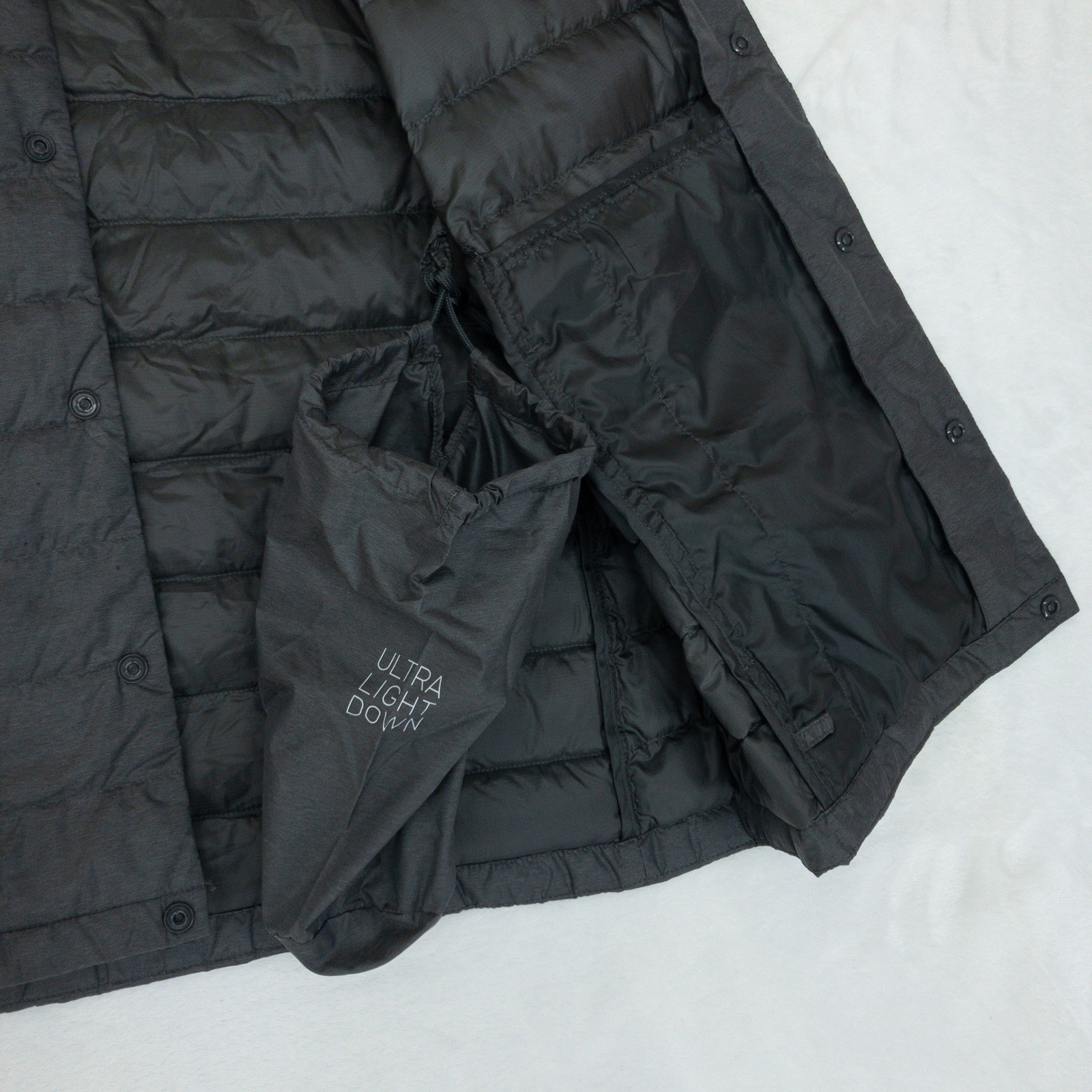 Uniqlo Ultra Light Down Vest Mens Medium Dark Gray Snap Front Packable Puffer image 8