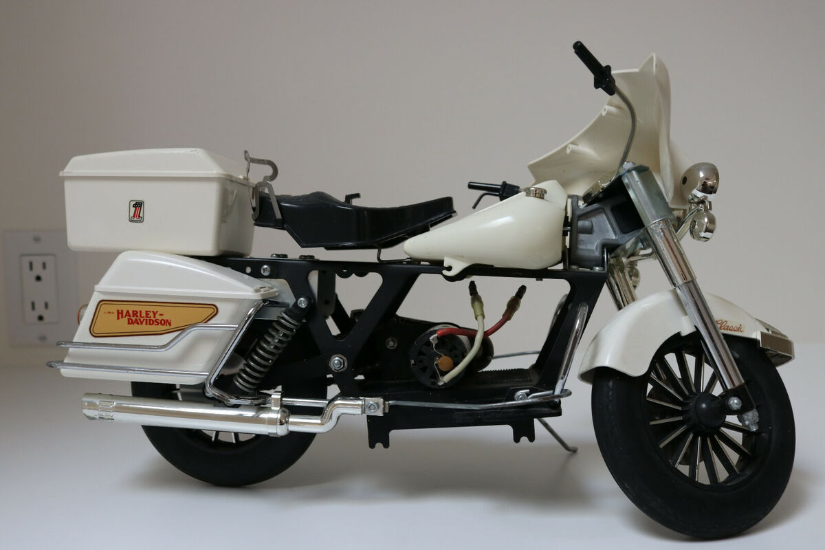 Kyosho 1/6 4944 Graupner Harley Davidson FLH-80 RC MOTORCYLE