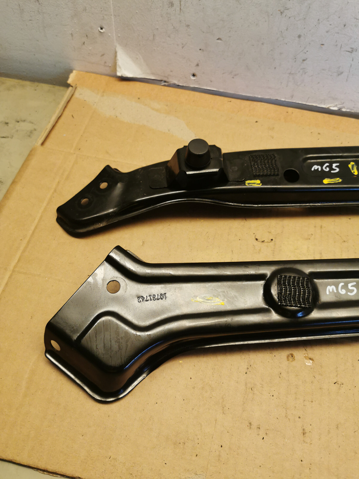 MG 5 MG5 EV 2022 PAIR OF FRONT SUPPORT BRACKETS RIGHT LEFT  