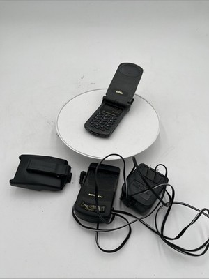 MOTOROLA 6000E STARTAC VINTAGE FLIP FLOP CELL PHONE CELLULAR TELEPHONE COMPACT