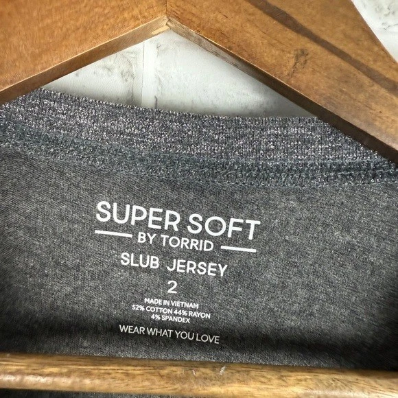 Camiseta Torrid Súper Suave Slub Jersey Carbón Calavera Gráfico Vintage Talla 2X Nueva con Etiquetas Foto 3 de 4