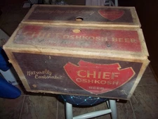 Vintage CHIEF OSHKOSH BEER 24 BOTTLE CASE BOX Wisconsin Wi Bar Tavern Saloon