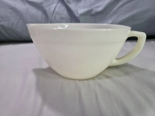 Anchor Hocking Fire King Milk Glass Handle Batter Bowl w/ Pour Spout VINTAGE