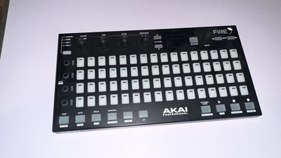 AKAI Professional FIRE Studio USB MIDI Controller für FL Studio inkl. USB Kabel