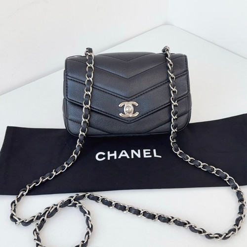 Excellent Chanel Square Flap Chevron Chain Crossbody Bag Black Silver Hardware