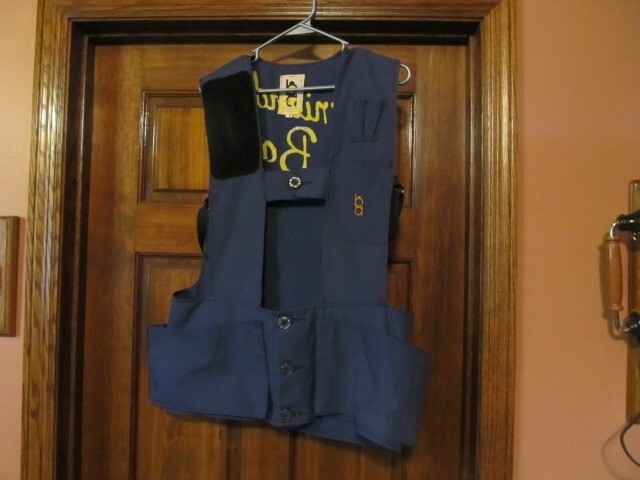 VINTAGE 1980's USED MEDIUM SIZE BOB ALLEN TRAP SHOOTING VEST WITH PATCHES