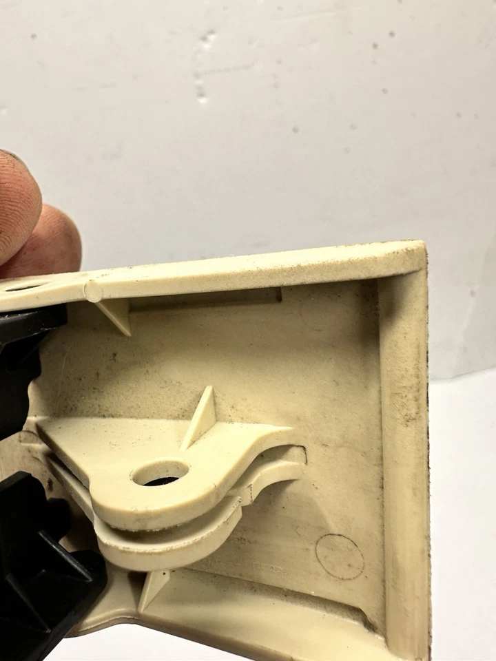 07-14 Cadillac Escalade  GMC Emergency Parking Brake Release Handle Lever S7 - Image 3 of 4