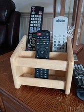 Drewniany uchwyt na pilot zdalnego sterowania Caddy