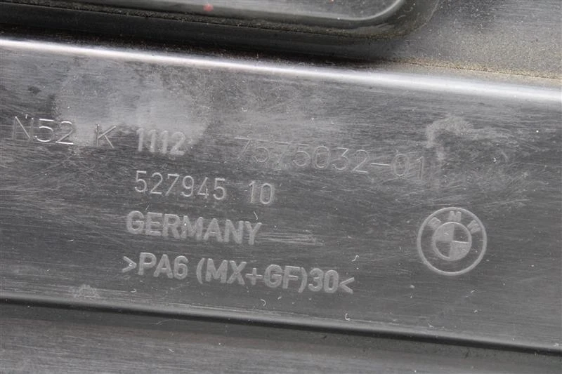 PLASTIC ENGINE COVER BMW 328i 2009 09 1095208 — 第 4/4 张图片