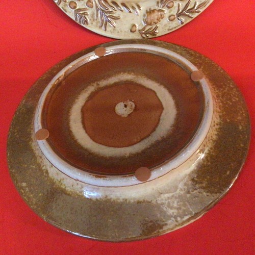 Pennsylvania Pottery Pinecone Plates Rustic Embossed Glaze 8" Set of 2 Hand Made - Picture 5 of 18