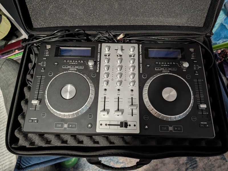 Numark Mixdeck Express + Odysusa Case
