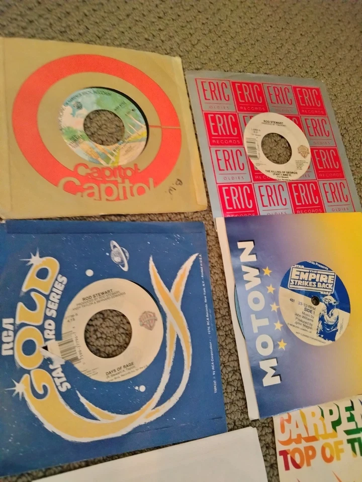 Lot of 24 7" Vinyl 45 RPM Record 80's Rod Stewart Roy Orbison Elton John Beatles - Image 4 of 4