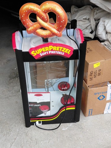 Super Pretzel Soft Pretzel Model 2000 Rotating Warmer Display Case