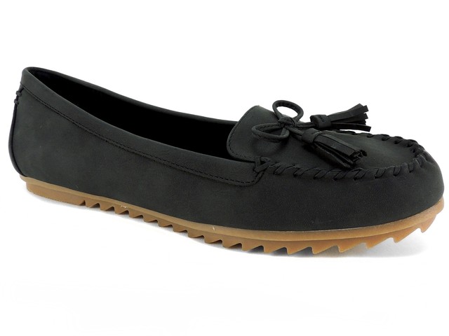 cliffs by white mountain flats