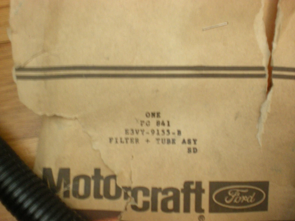 Новый из старых запасов 1983 Lincoln Mark VI 5,0 л CFI топливный фильтр и трубка Asy E3VY-9155-B - Изображение 2 из 2