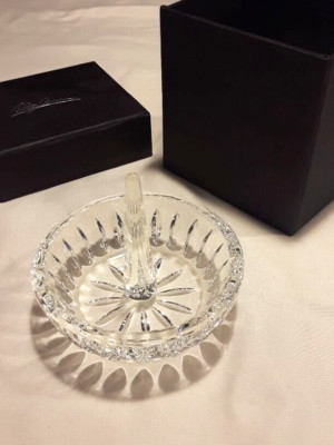 Stunning New Condition Cassini Round Starburst Design Crystal Ring Holder