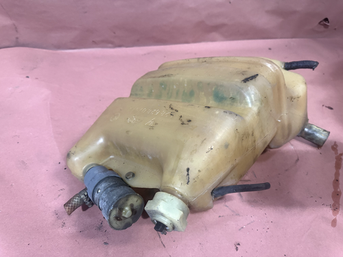Porsche 928 (84-86) Windshield Rondelle Réservoir OEM #84149 - Photo 3 sur 7