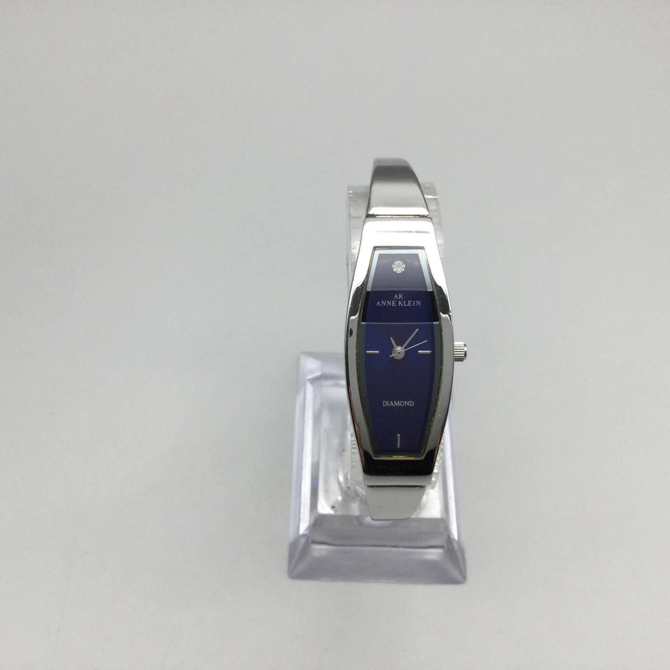 Reloj Anne Klein Diamante Mujer 16mm Tono Plateado Esfera Azul Batería Nueva 6.25" Foto 2 de 4