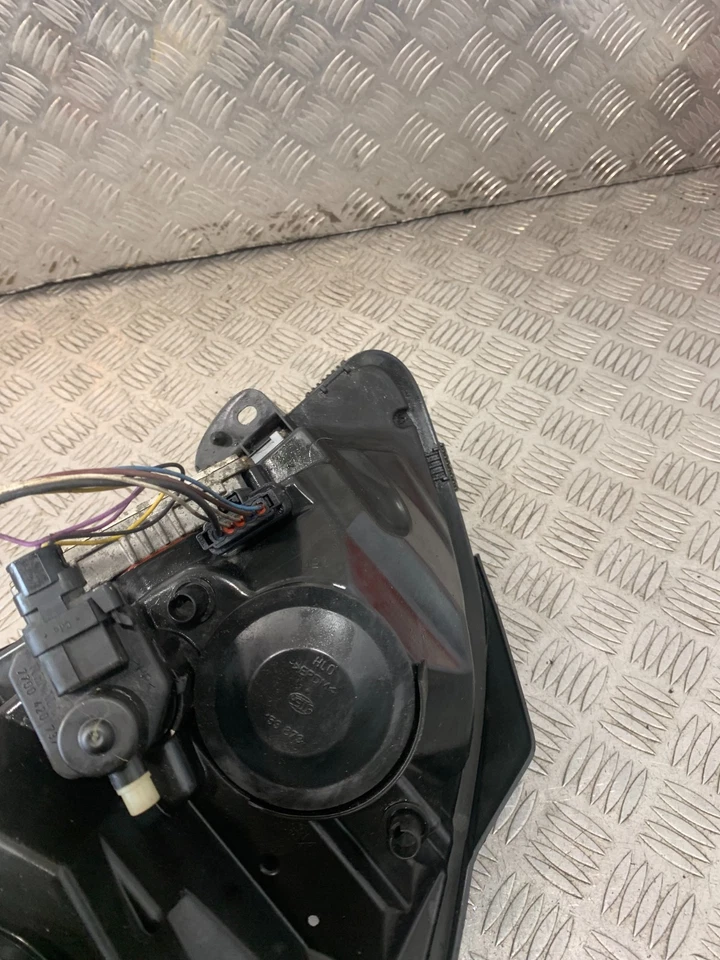 2002 RENAULT CLIO MK2 DRIVER SIDE FRONT XENON HEADLIGHT 5DV008290-00 #2 - image 4 of 4