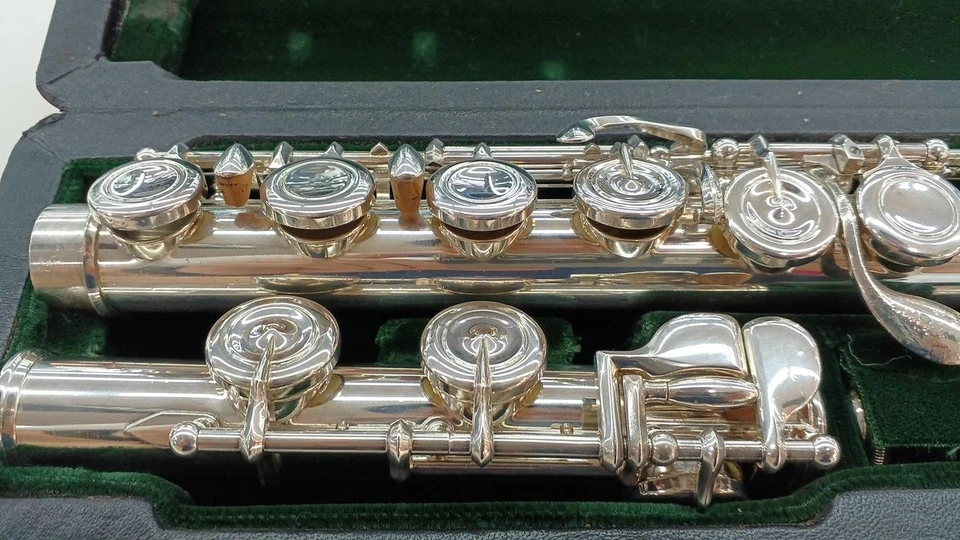 Altus Flute A907 with Case Well-maintained - Image 2 of 4