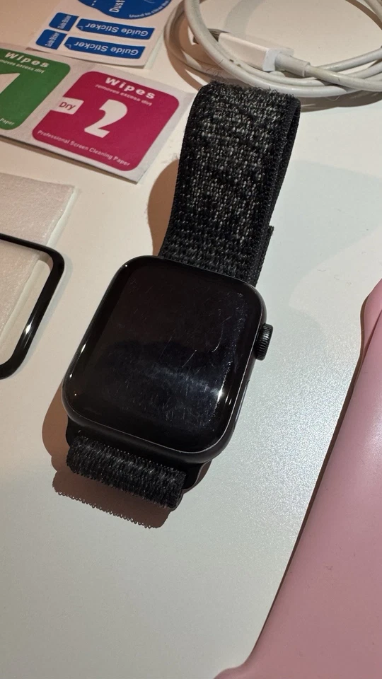 Apple Watch SE (1st generation), foto 2 de 2