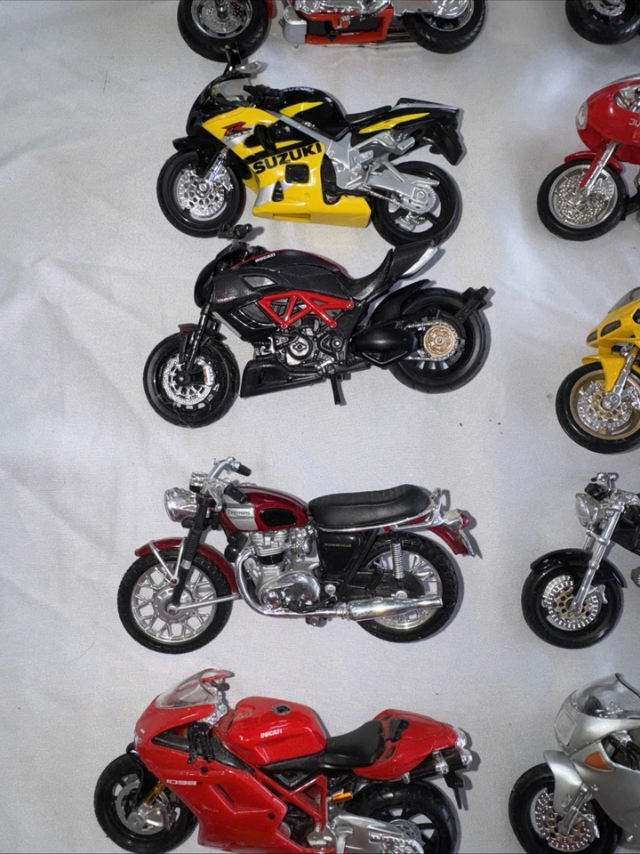 Maisto Motorcycle Lot-30 Motorbike 1/18 Scale Yamaha Suzuki Honda Bike Indian - Image 4 of 4
