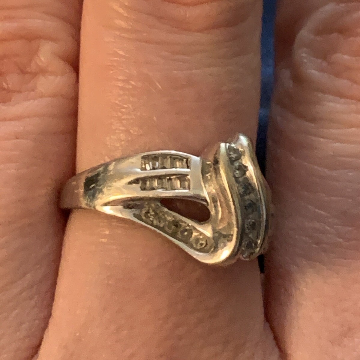 DESIGNER SUN 10K WHITE GOLD BAGUETTE DIAMOND CLUSTER BAND DESIGNER SUN 10K WHITE GOLD BAGUETTE DIAMOND CLUSTER BAND
