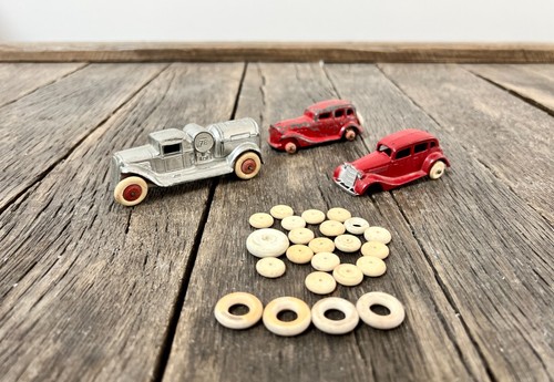 3 Vintage Metal Toy Cars And 23 Extra White Tires - Vintage Toy Cars - Tootsie - Picture 2 of 13