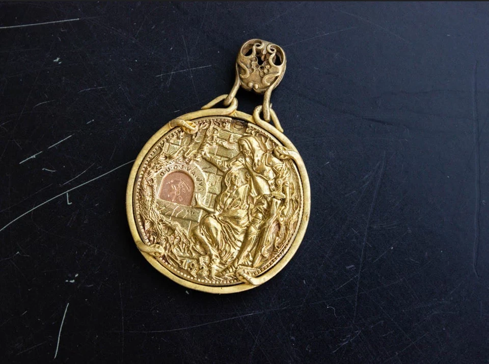 Colar pingente do Santo Graal EUA espada removível 1921 prata ouro moeda mecânica - Imagem 2 de 4