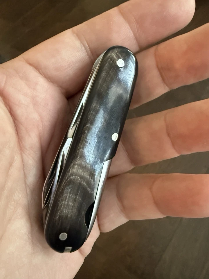 Cuerno Victorinox VICEPRESIDENTE Ultra Raro / Remaches Expuestos / Lima de Uñas Larga 84 mm Foto 2 de 4