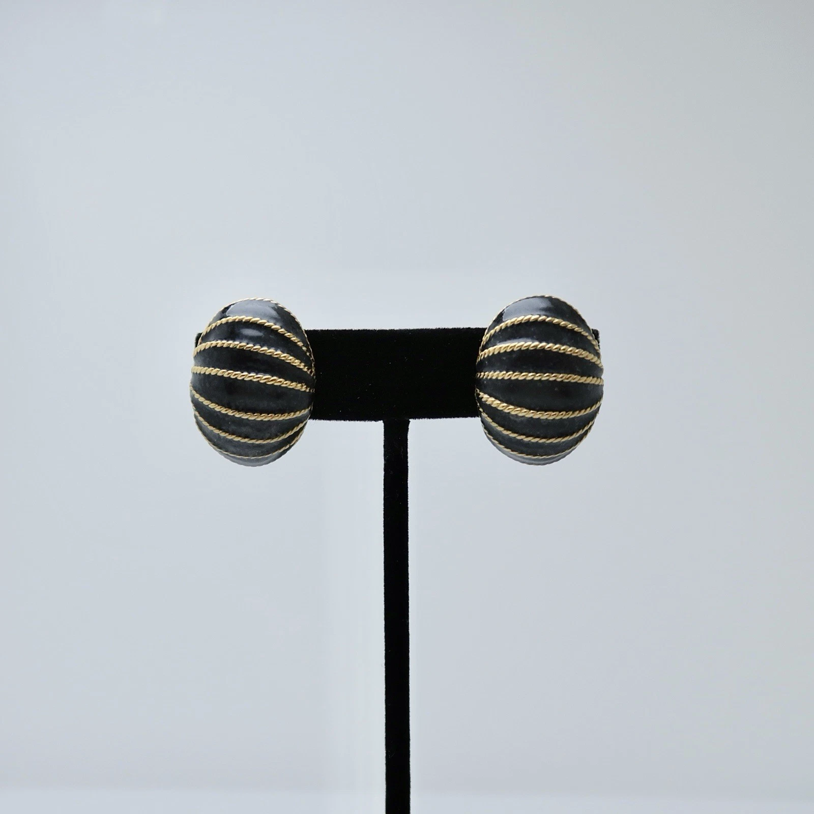 NAPIER Shrimp Ridge Black Enamel Chunky Gold Tone Vintage Earring Jewelry E90