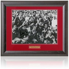 Peter Shilton Nottingham Forest Signed European Cup Photograph 15x19in Framed