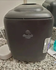 Cosmetic refrigerator